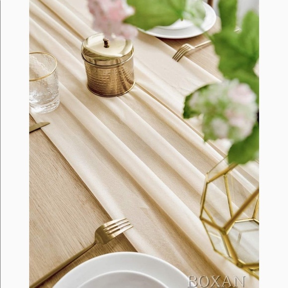 🔥SALE - any 4/$20. Table Runner - Picture 3 of 6